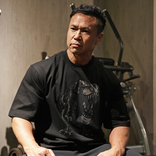 画像をギャラリービューアに読み込む, GOLD'S GYM × IRON NERVE COLLABORATION T-SHIRTS JURASSIC EDITION